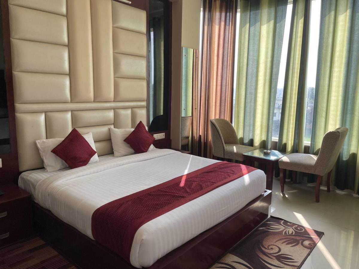 Sumedha G Village Resort And Spa Raiwala Exterior photo